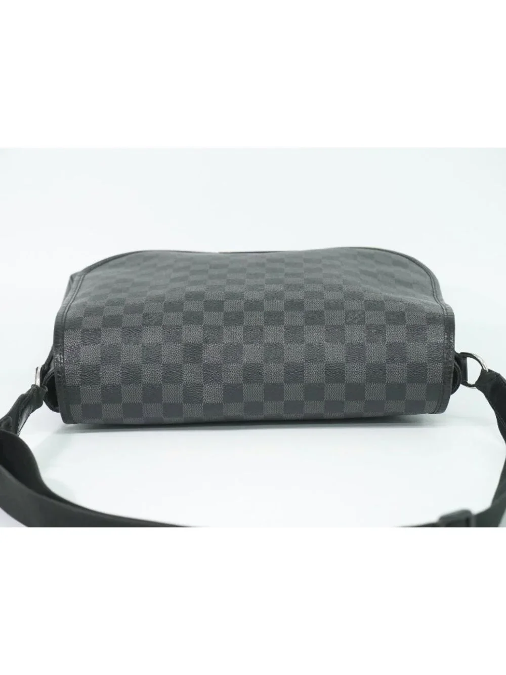 Louis Vuitton LV Daniel MM Damier Graphite Shoulder Bag Black Gray